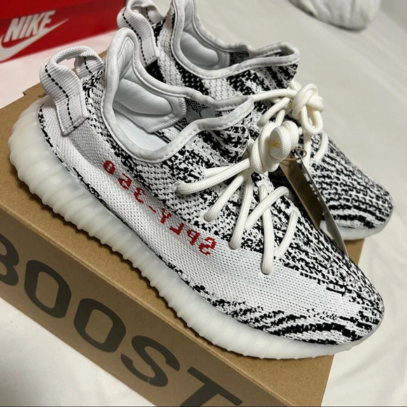 🆕 DS Yeezy Boost 350 V2 Zebra - Picture 1 of 6